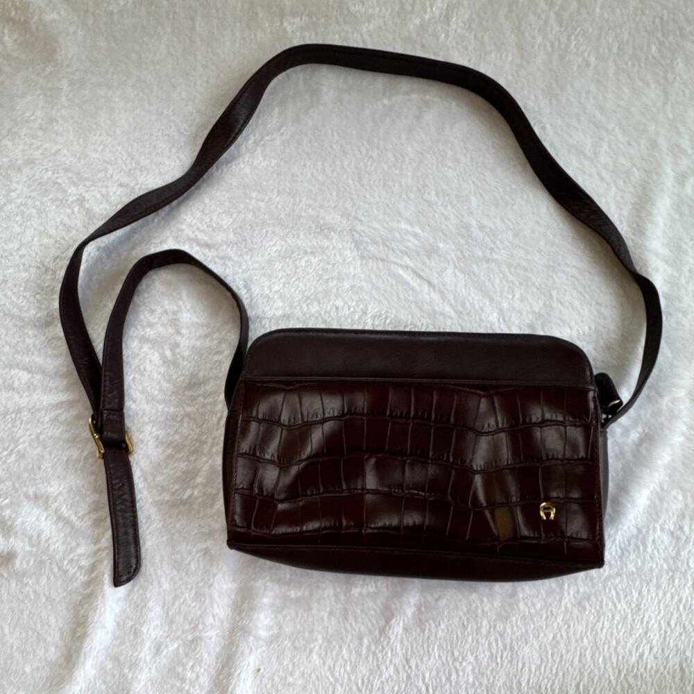 Etienne Aigner Burgundy Crocodile Embossed Leather Shoulder Bag Gold‎ Hardware